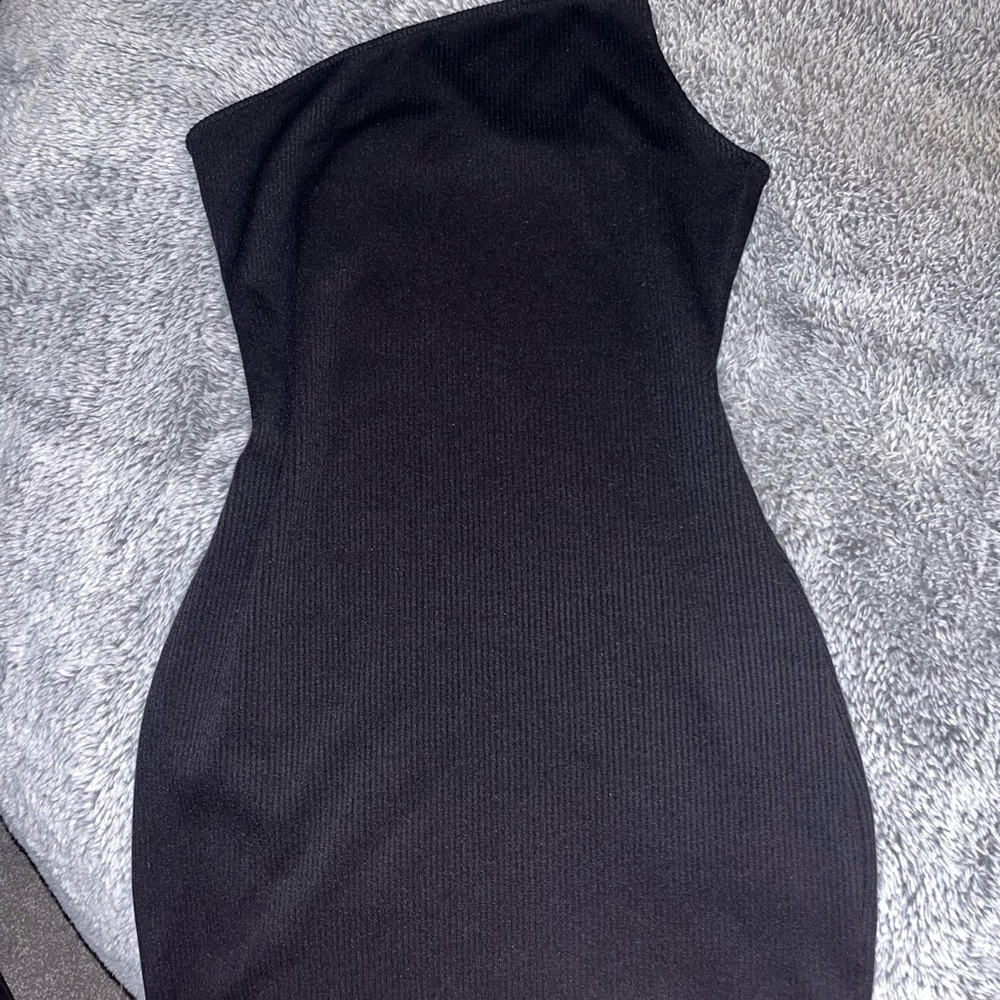 Elegant Black One-Shoulder Dress